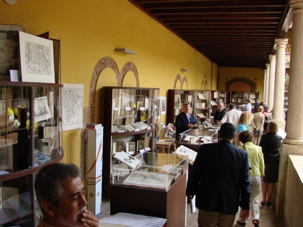 Aquitectura efímera: Exposición Libro Antiguo, Tenerife
