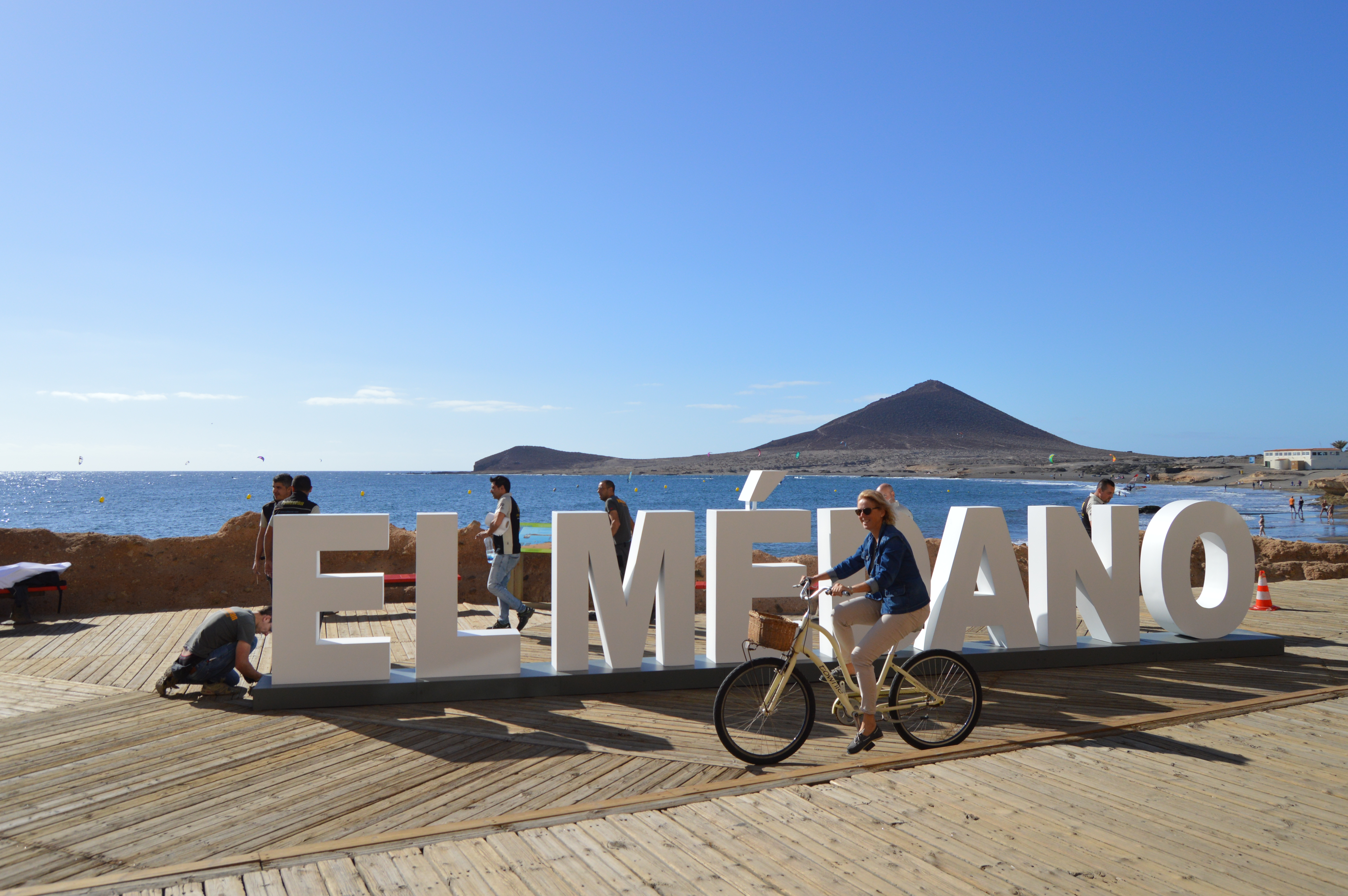 Rótulo corpóreo en acero galvanizado, El Médano, Tenerife.