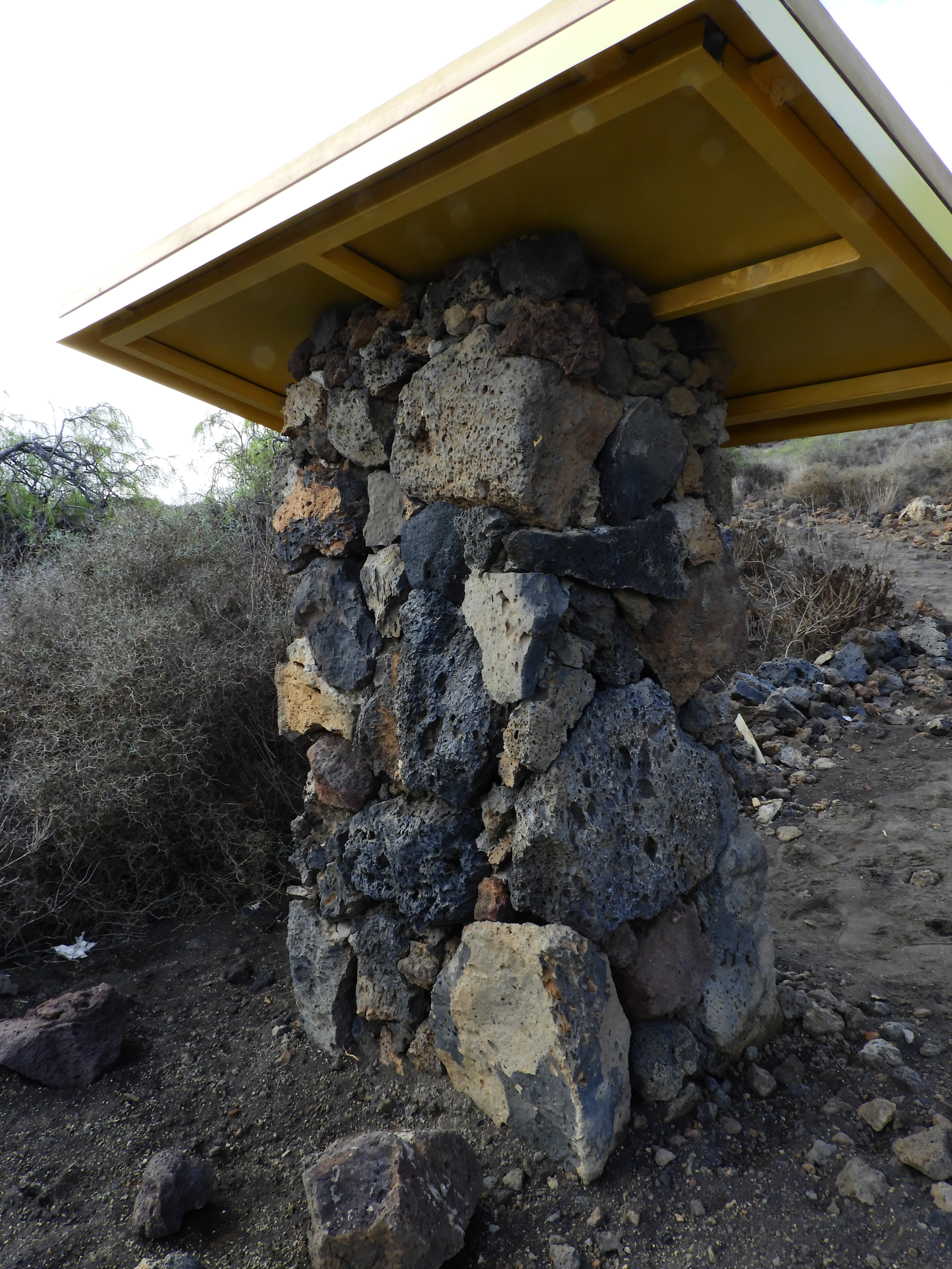 Saneamiento y fabricación de nuevos elementos de señalización exterior rústica, El Socorro - Güimar, Tenerife